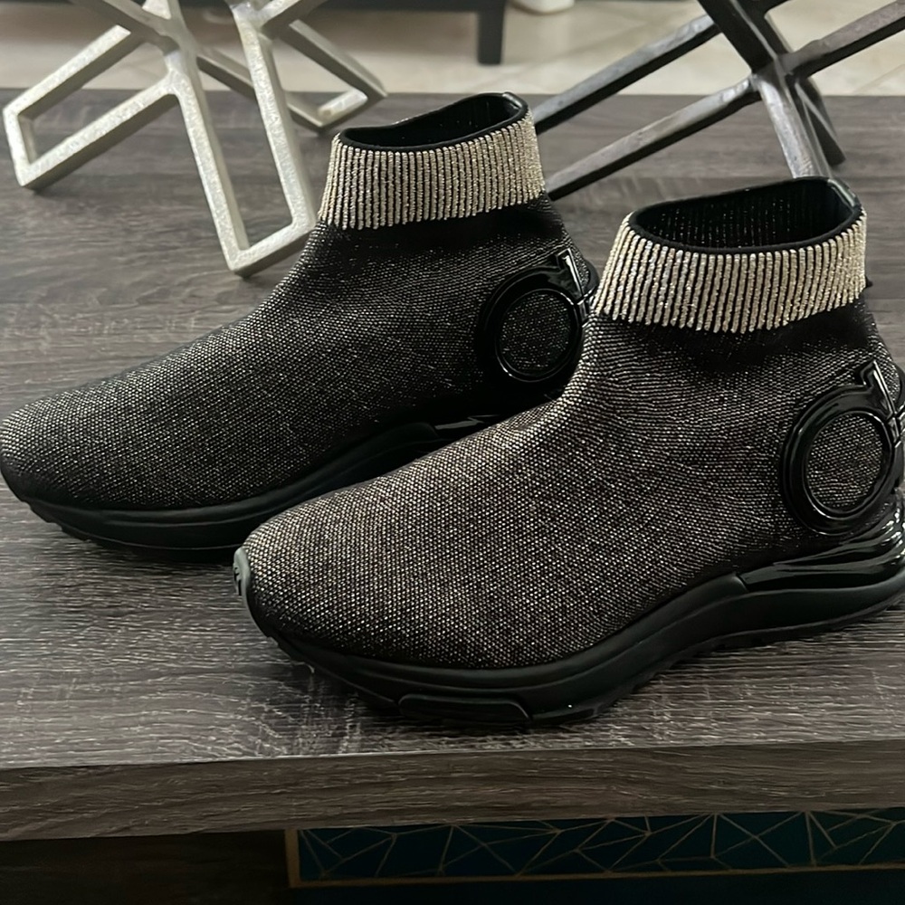 Ferragamo Sneaker very nice and comfortable used ones !!